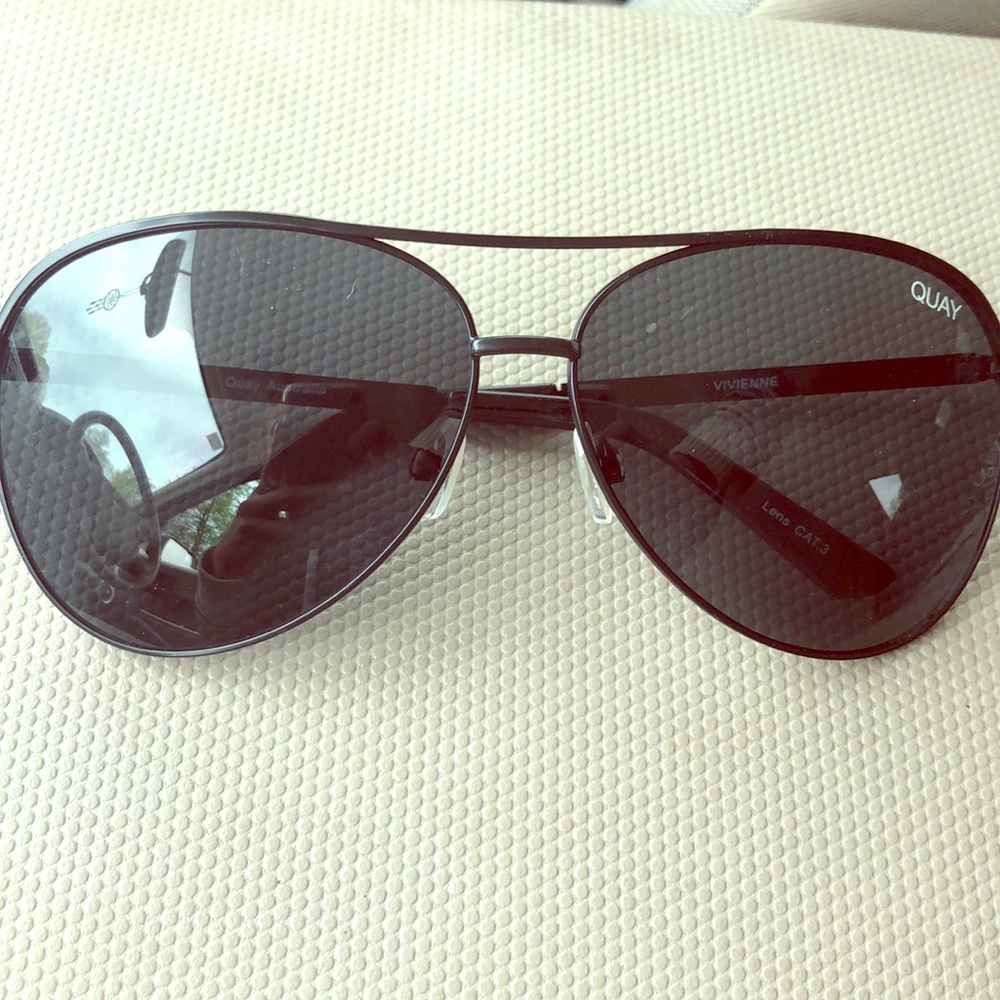 Quay Vivienne Sunglasses - Black